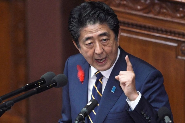 Abe Shinzo falando ao Parlamento em 2019