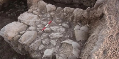 Vasos encontrados em Abel-Beth-Maacah. 