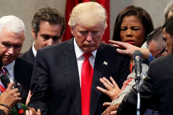 Contra coronavírus, Trump cria dia nacional da oração
